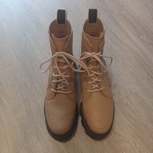 NEW Sorel 8.5 Boots!!!